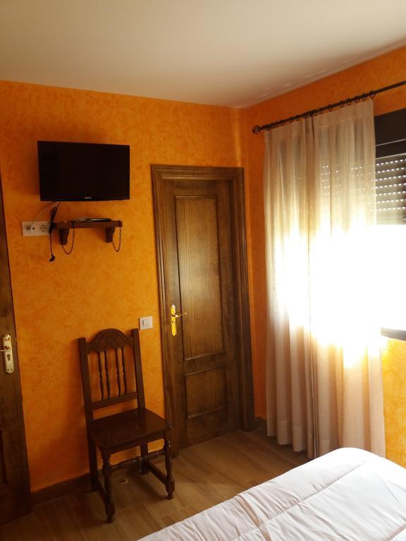 Hostal La Aldaba Hotel Montearagon Exterior photo