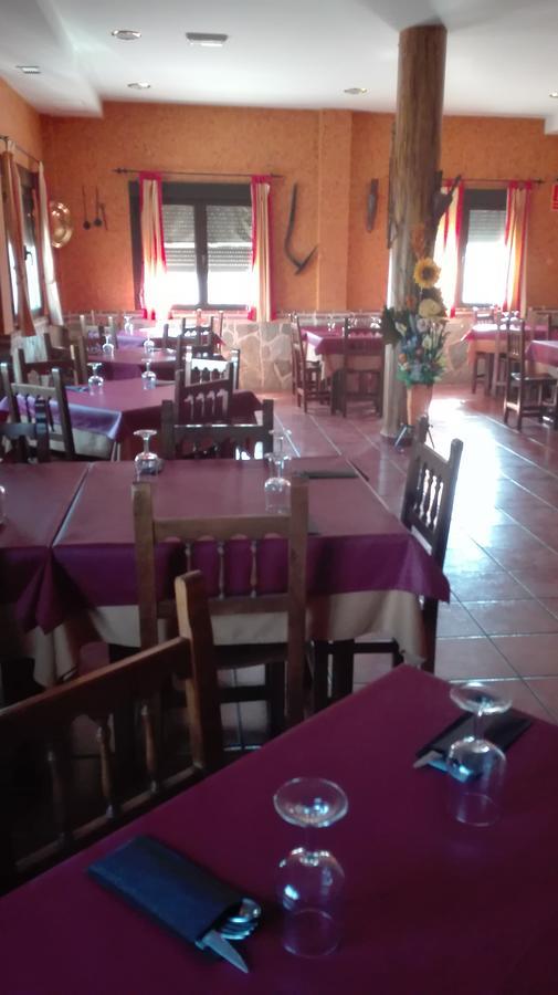 Hostal La Aldaba Hotel Montearagon Exterior photo